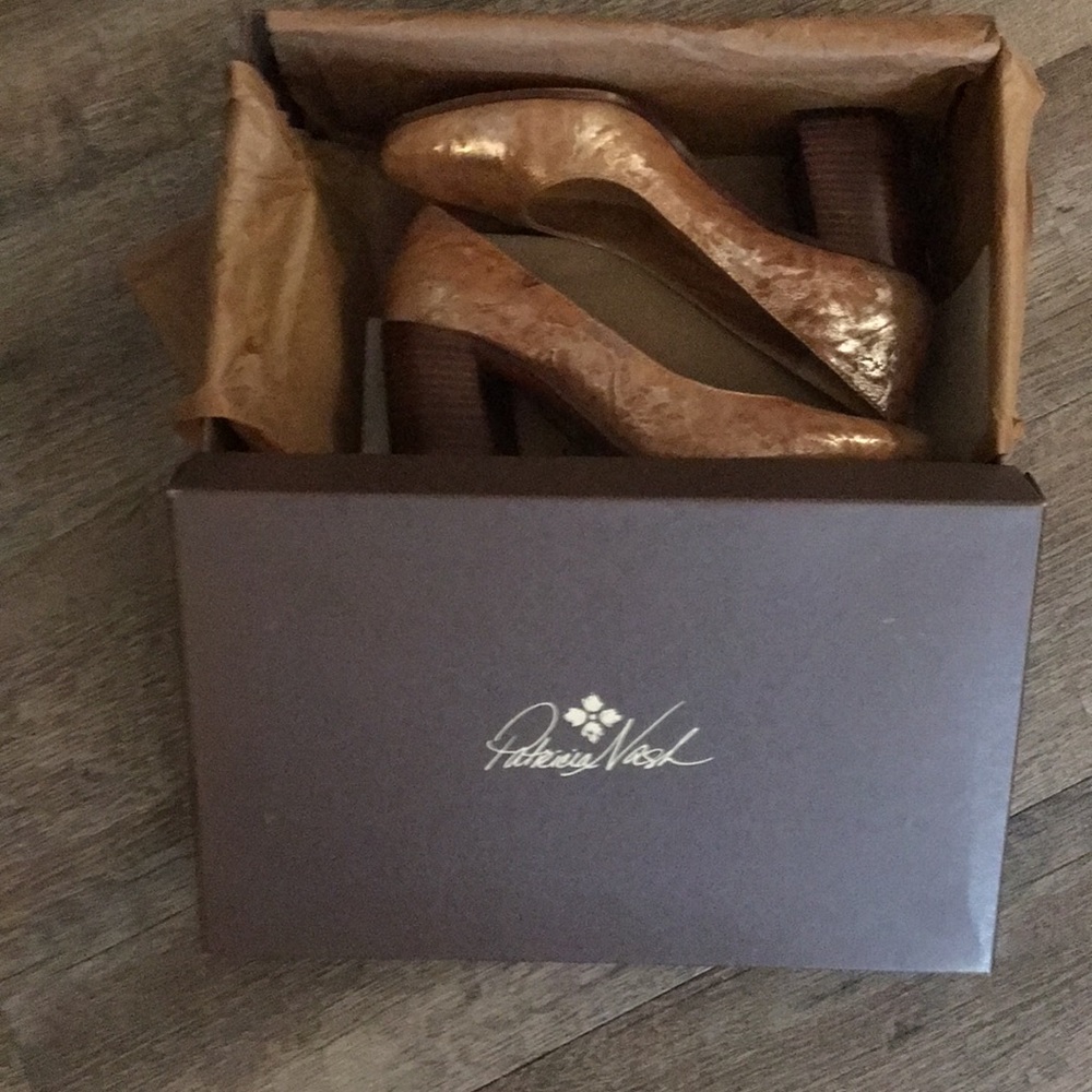 NEW Patricia Nash Anita Leather Pump in Gold